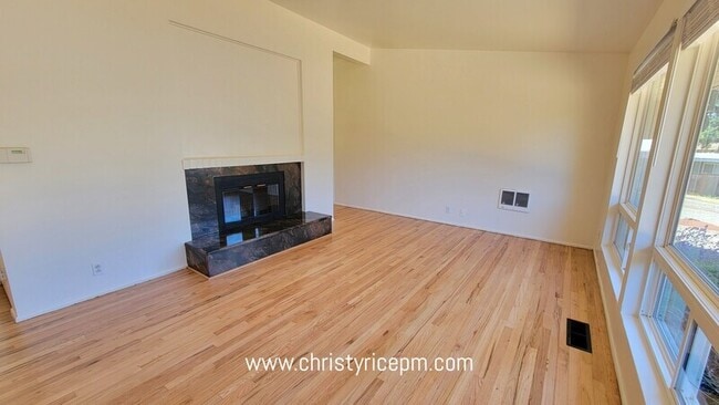 Building Photo - 12051 SE 42nd St