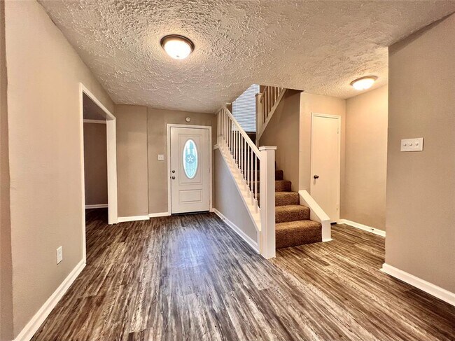 Building Photo - 2503 Forest Ridge Dr