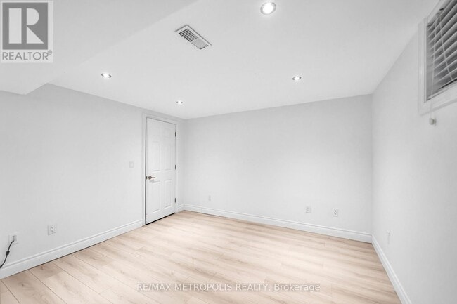 Building Photo - 834 Sanok Dr