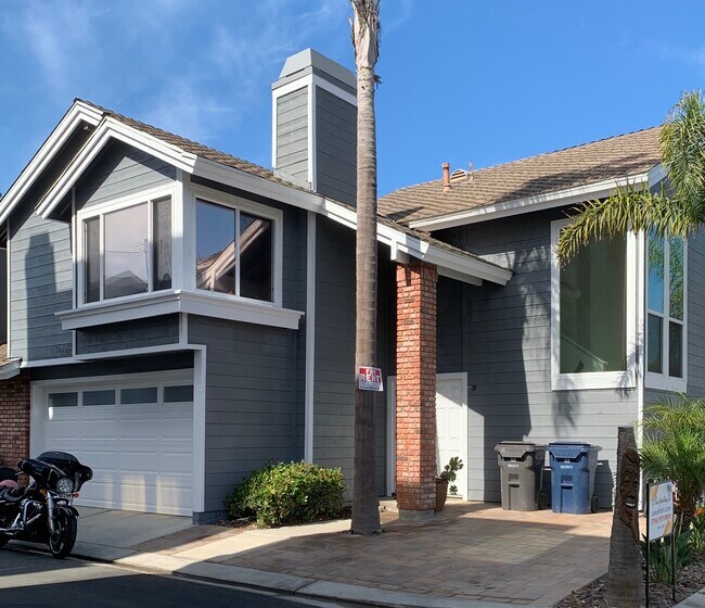 3 bed/1.5 baths 2-car garage + driveway parking - 16982 8th St