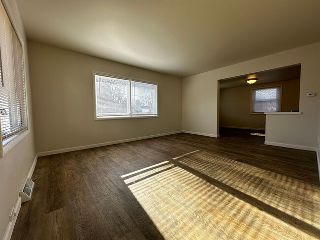 Building Photo - Recently Renovated 3 Bedroom 1 Bath Single...