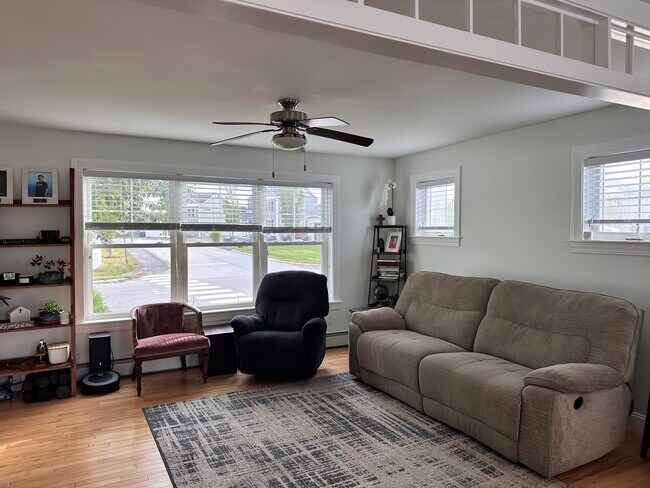 Foto del edificio - 39 Blue Spruce Farm Rd