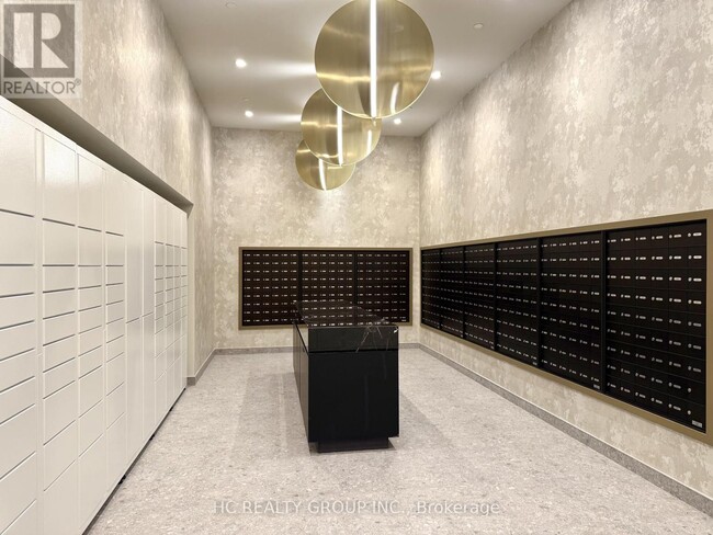 Building Photo - 180 Front St E