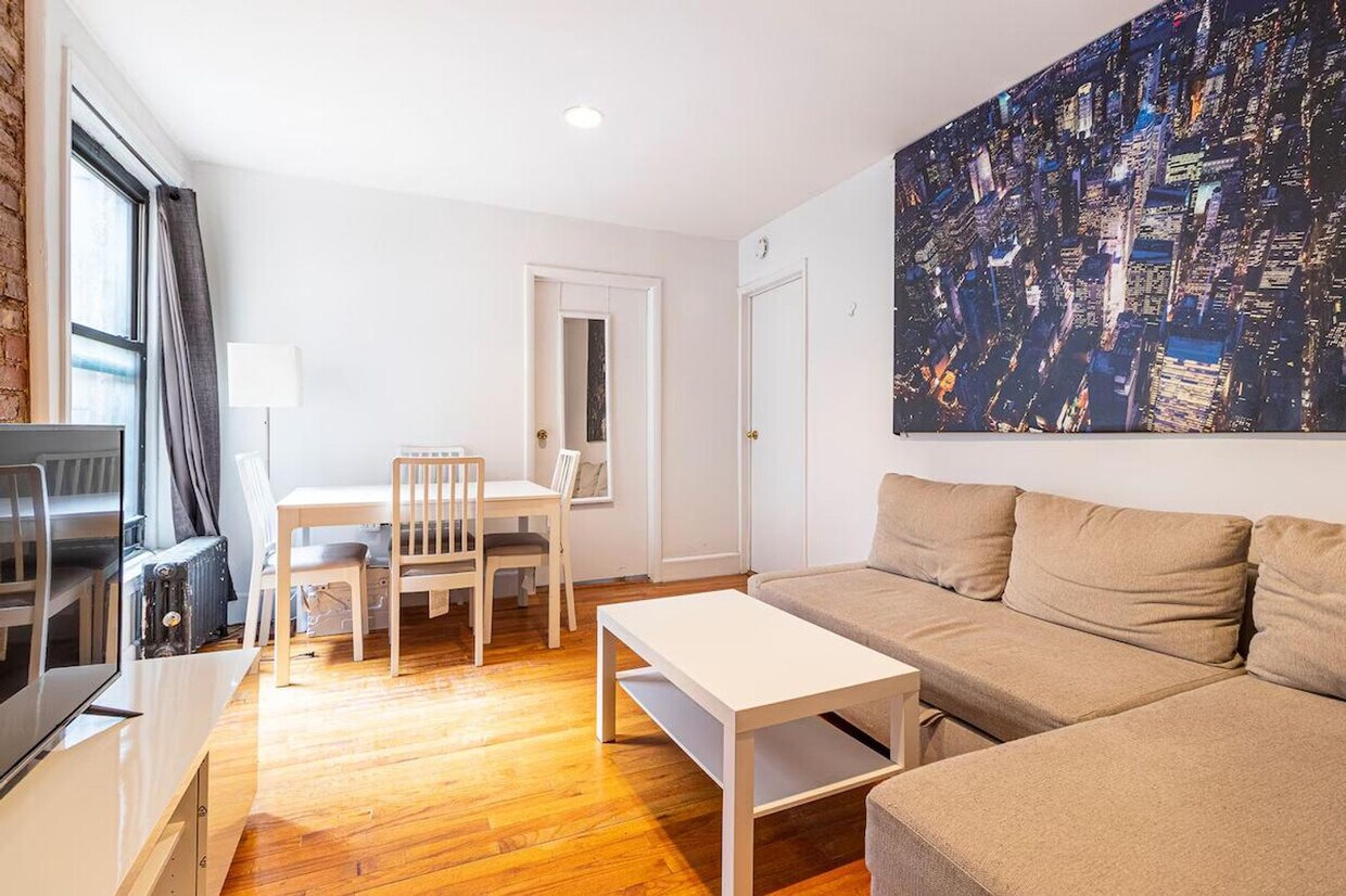 Foto principal - 315 E 95th St