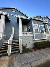 Building Photo - 622 Arcadia Dr