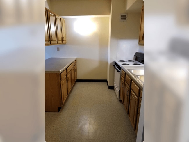 Building Photo - Marian Heights