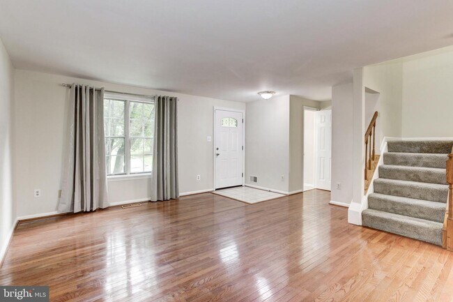 Foto del edificio - 6639 Rockleigh Way