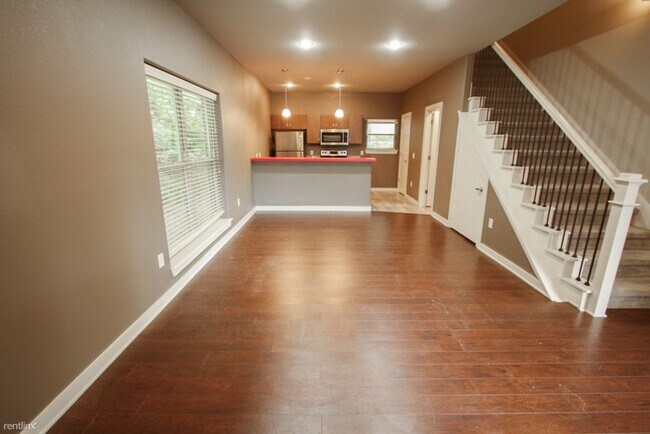 Building Photo - 3 br, 3.5 bath House - 741 N Oakland Ave