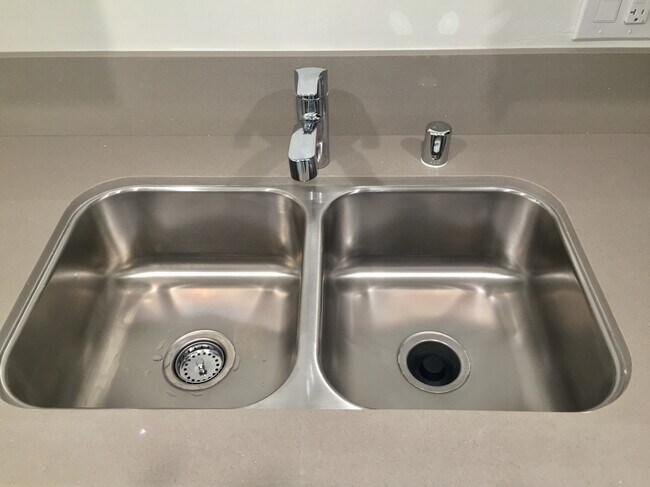 Double Sink - 8110 Camino del Sol