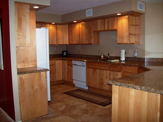 Building Photo - 2800 N Ocean Dr