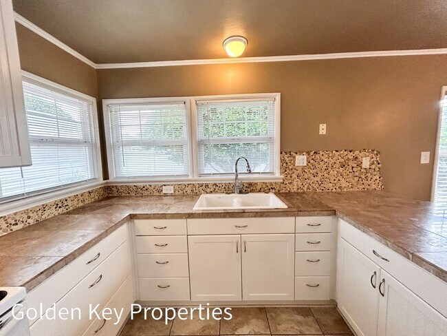 Building Photo - Welcome to this beautiful single-level hom...