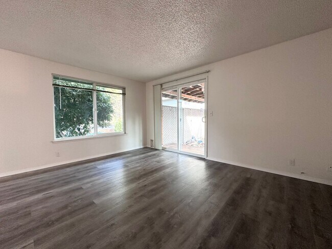 Foto del edificio - 39910 McCormick Dr