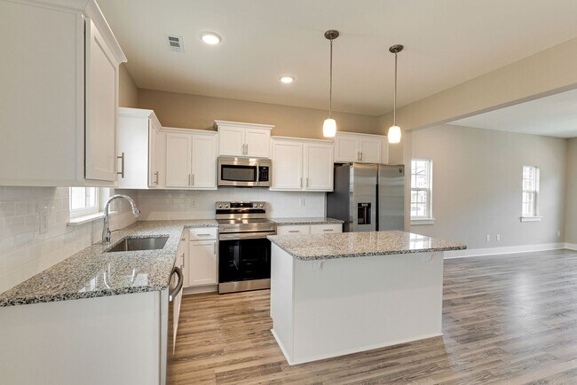 Building Photo - Newer Construction Townhome in Goodlettsvi...