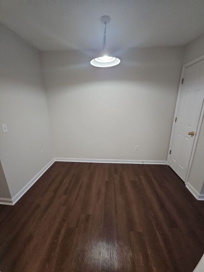 Foto del edificio - 1219 Byrne Ave