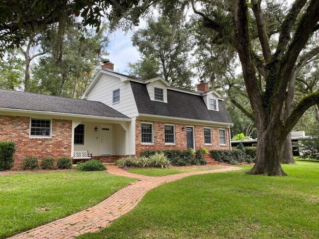 Building Photo - 910 Lothian Dr