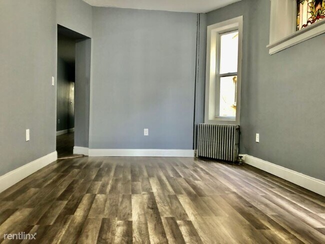 Building Photo - 32 Corbin Ave