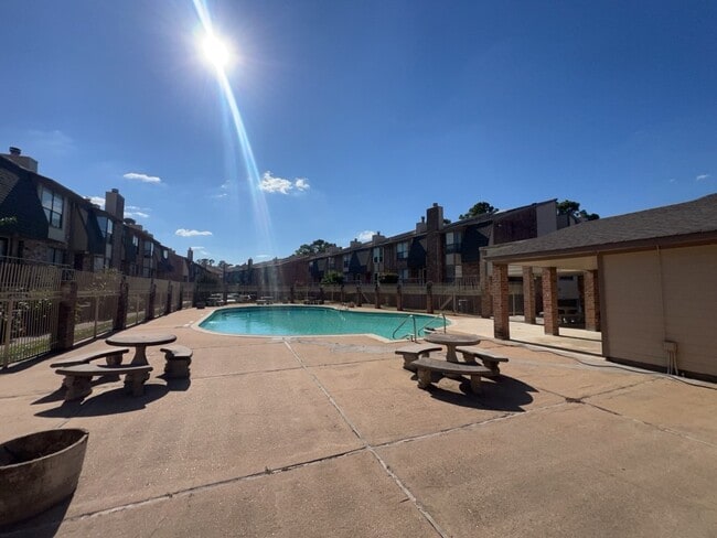 Building Photo - 1919 Place Rebecca Ln