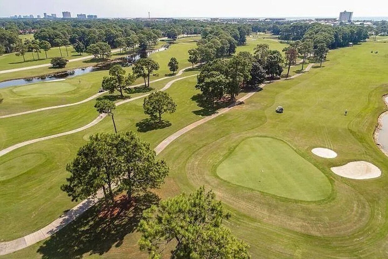 Foto del edificio - New Listing in Miramar Beach