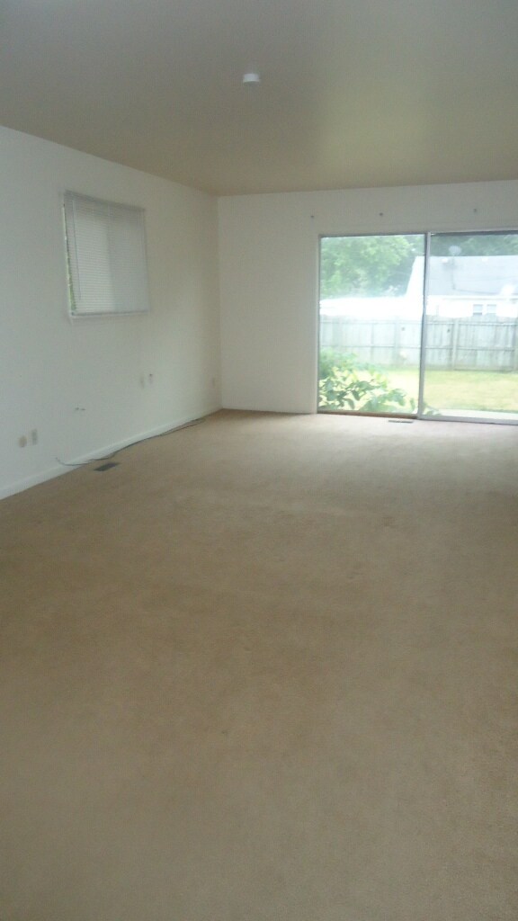 Foto del edificio - 1634 Greencrest Ave