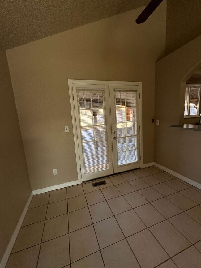 Photo - 3 bedroom - Allison Apartment