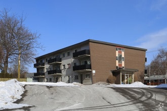 Building Photo - 180 Franklin St N