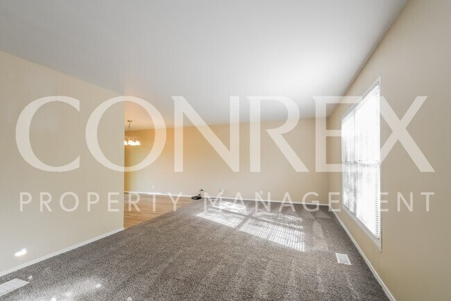 Building Photo - Cozy & Bright 3 Bedroom