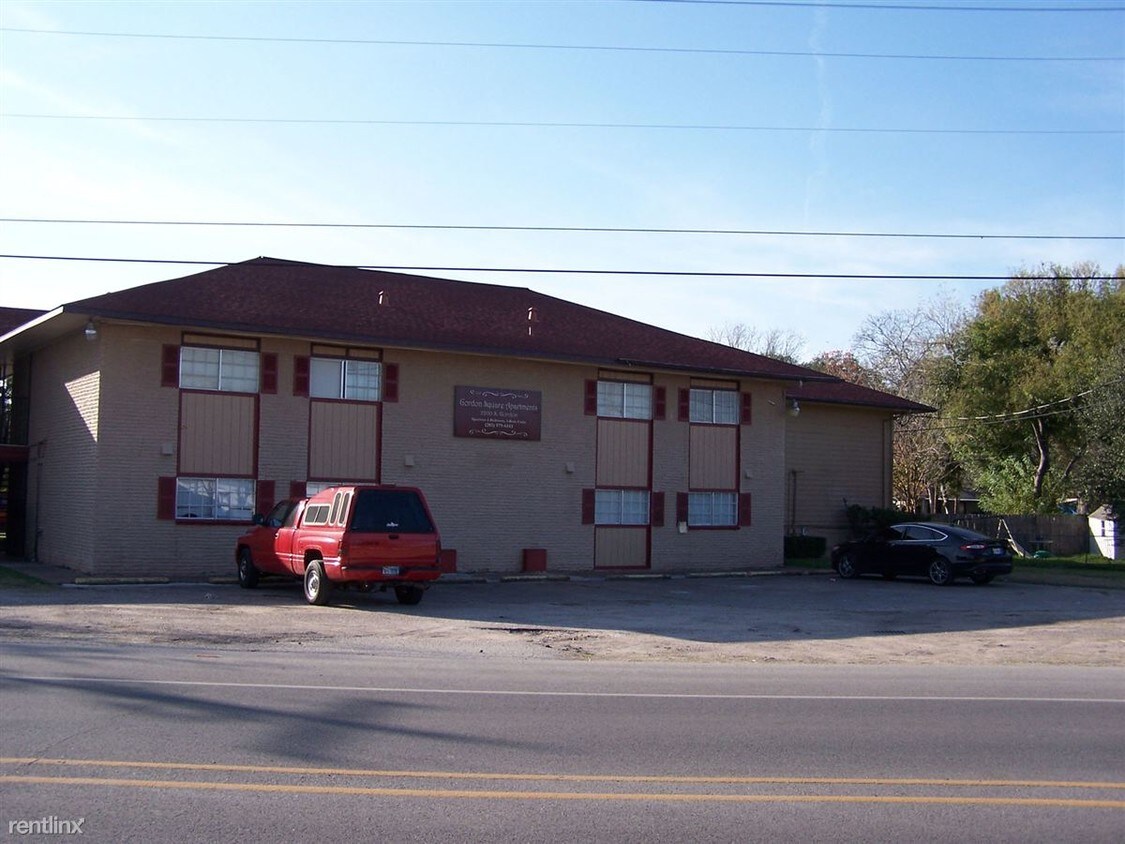 Primary Photo - 2200 S Gordon St
