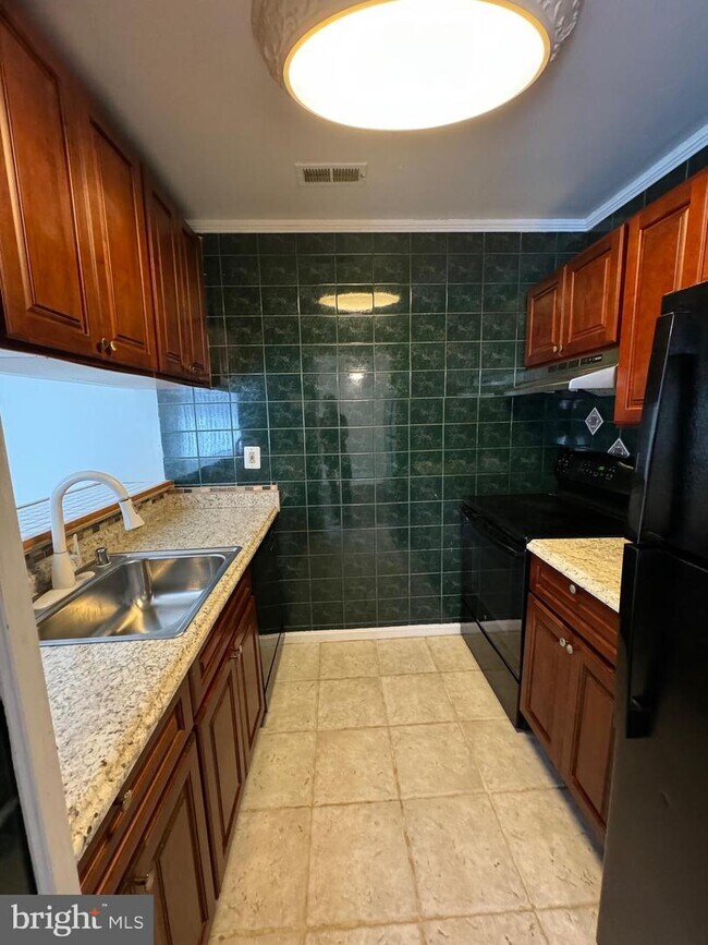 1260 Sugarwood Cir Unit 102, Baltimore, MD 21221 Room for Rent in