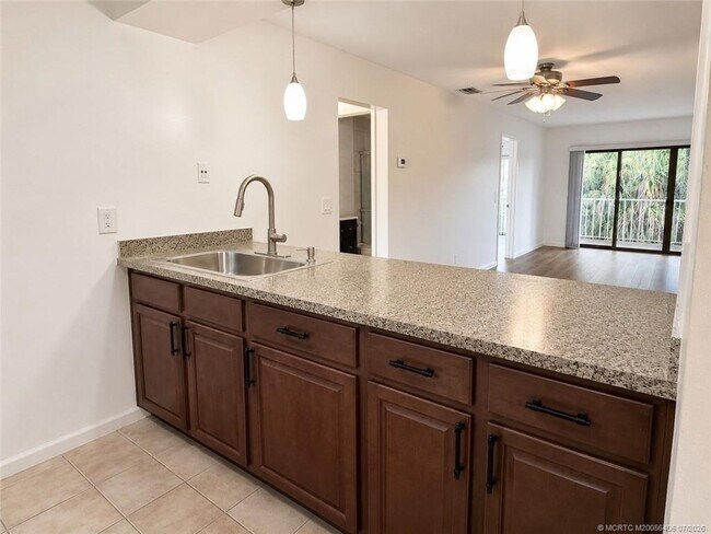 Foto del edificio - 615 NW Oleander St