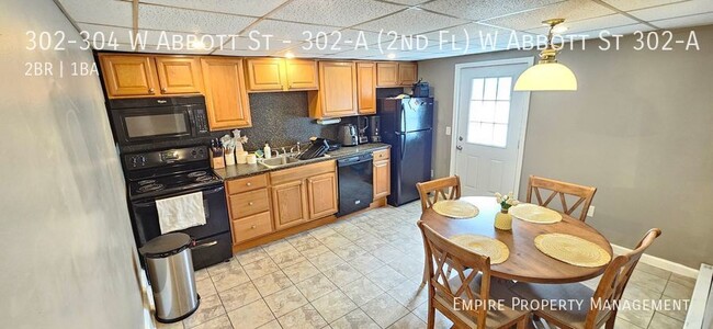 Building Photo - 2nd Floor: 2 Bedroom / 1 Bathroom Apartmen...