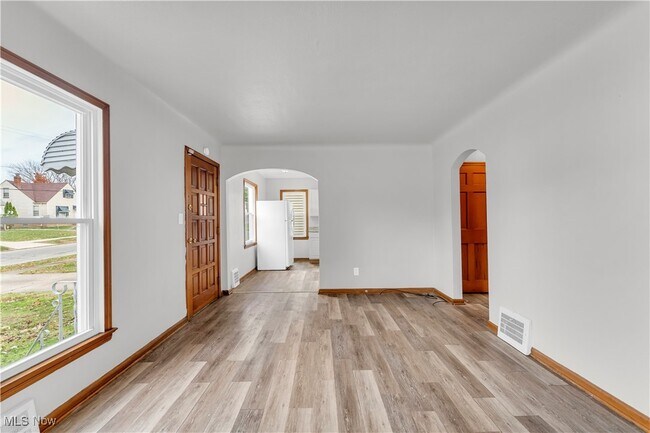 Foto del edificio - 17806 Waterbury Ave