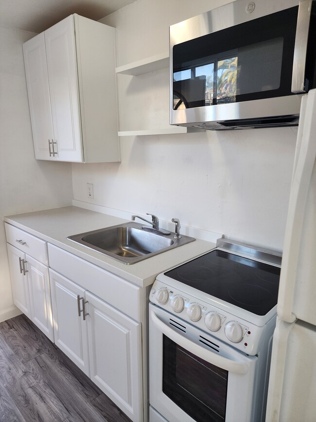 Building Photo - 6116 Brooklyn Ave