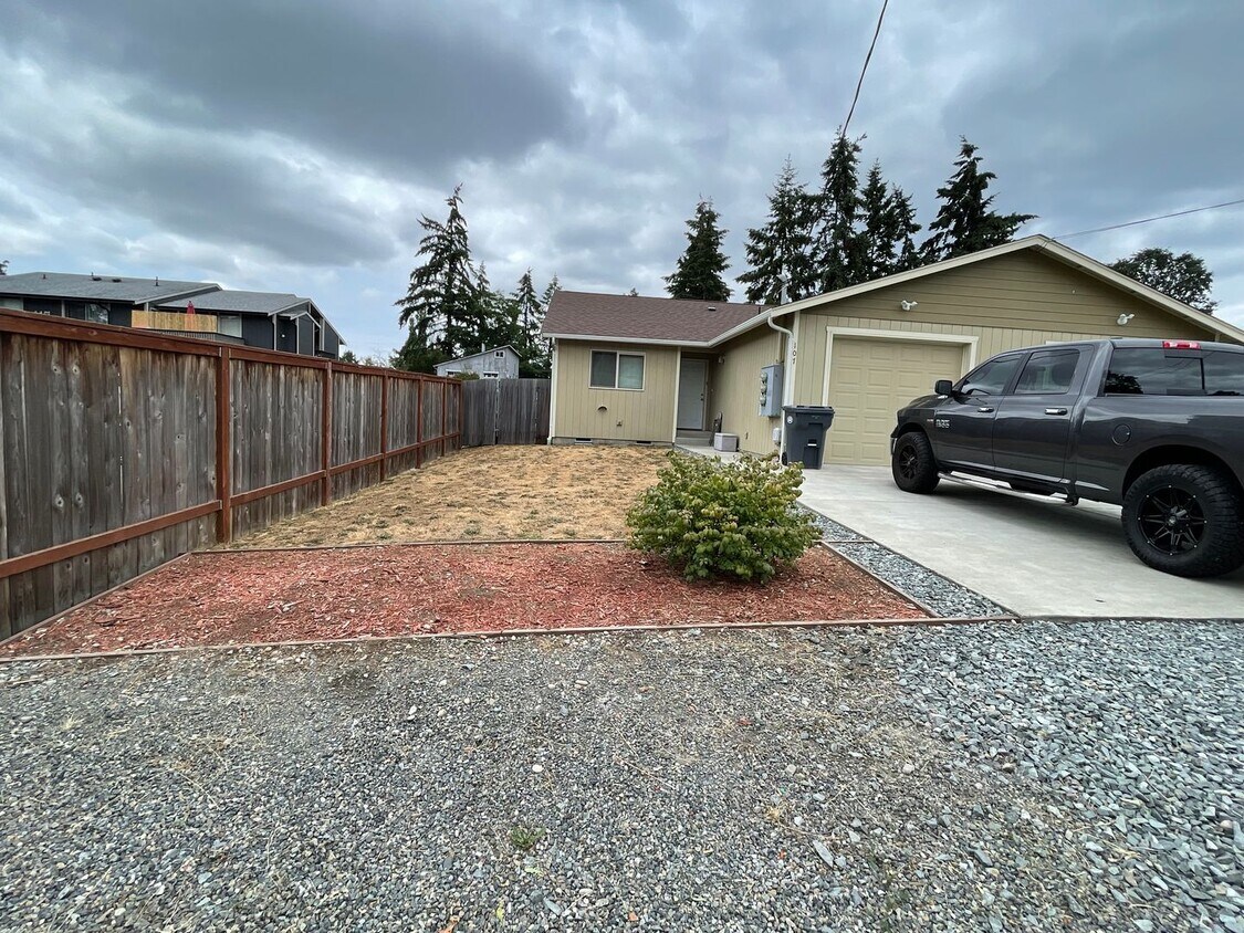 Primary Photo - S179 Duplex