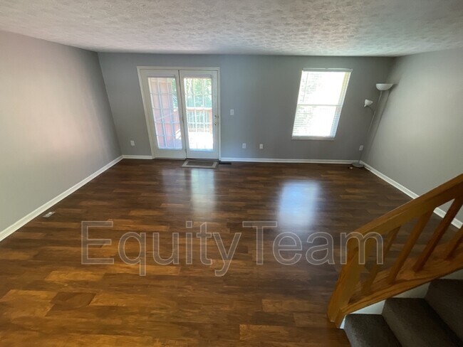 Building Photo - 753 Woodlyn Dr S