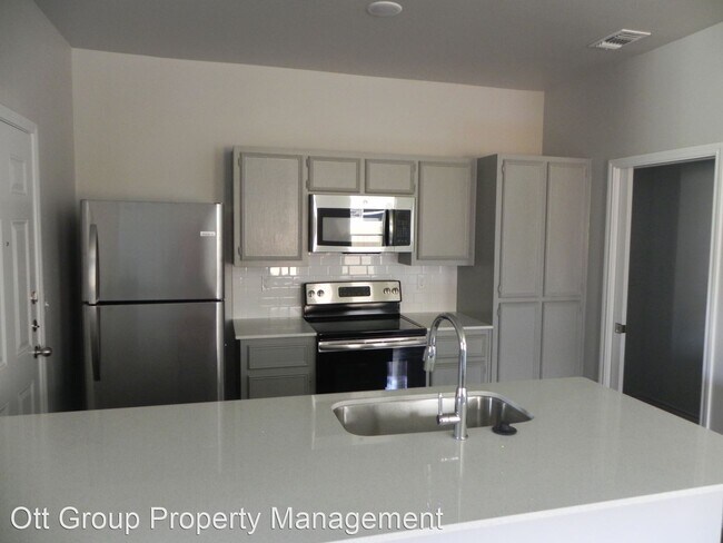 Foto del edificio - 208 Lowes Blvd