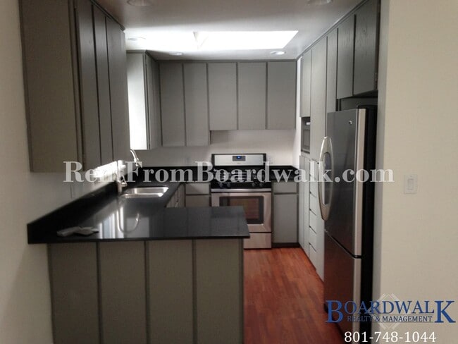 Building Photo - 1660 E 8600 S