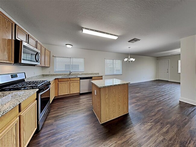 Building Photo - 820 Dragonfly Dr