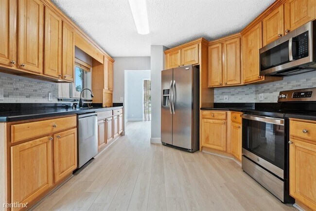 Building Photo - 4 br, 2.5 bath House - 7685 NW 62nd Way