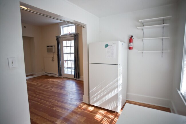 Foto del edificio - Adorable studio apartment, walk to UNC and downtown! Utilities included!