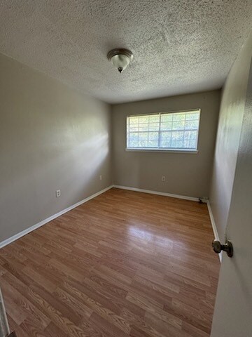 Foto del edificio - 13708 Goodwood Blvd