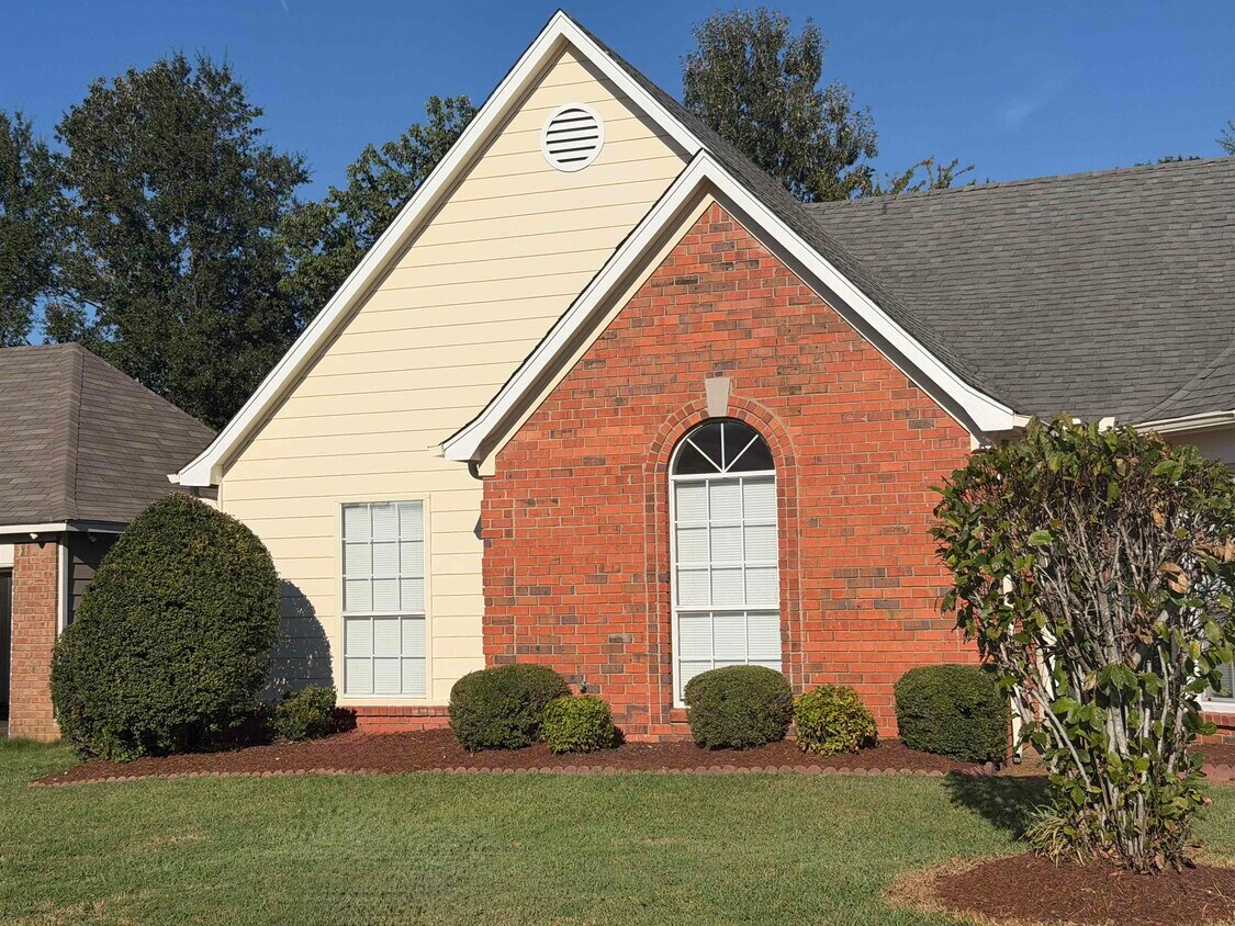 Building Photo - 4558 Kings Grant Dr