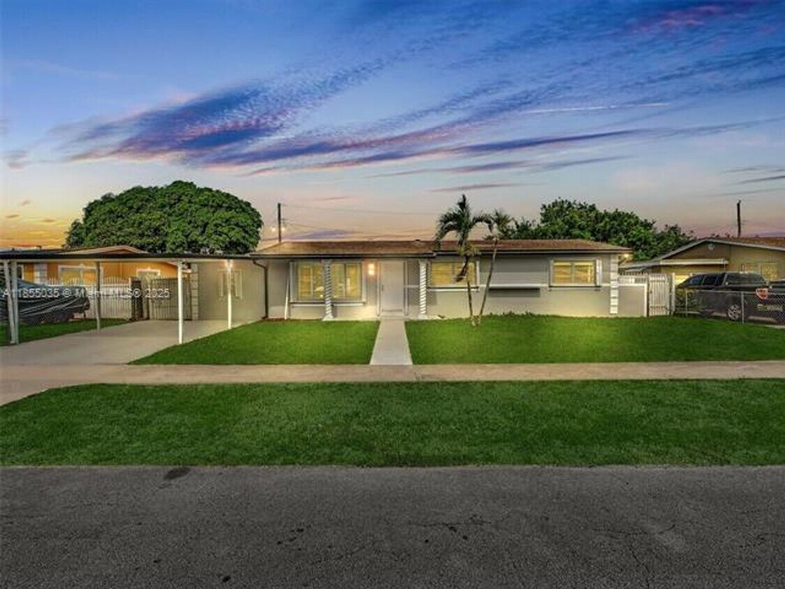 Foto principal - 19021 NW 23rd Ct