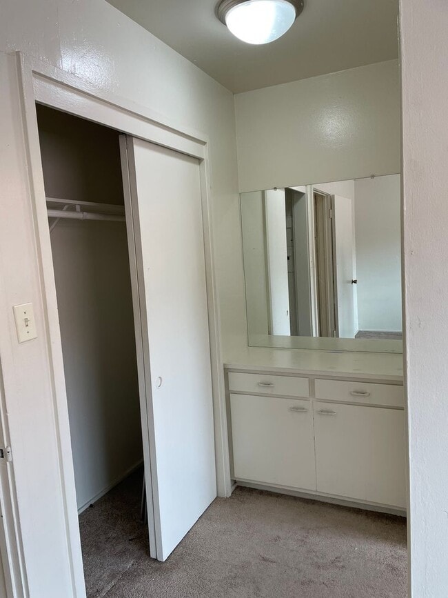 Building Photo - Updated Kitchen & Bathroom with New Flooring - Top Floor Unit with Fresh Paint