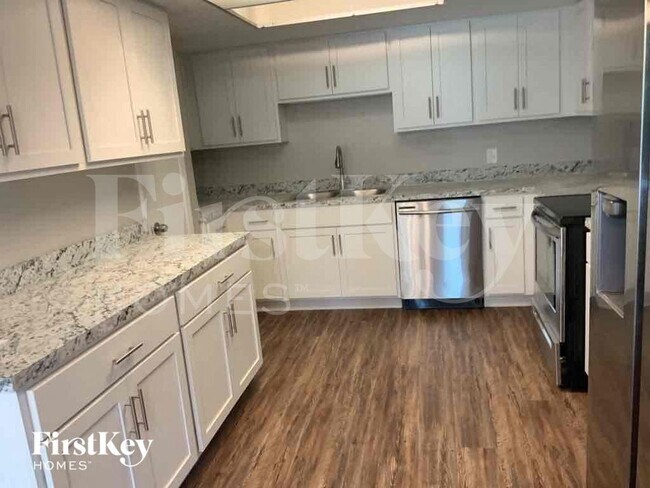 Foto del edificio - 1451 Oak Pl