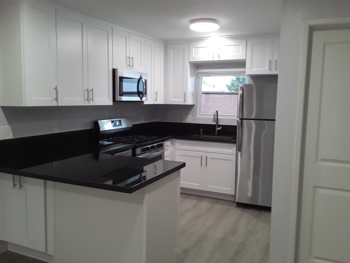 Primary Photo - 1061 Tourmaline St