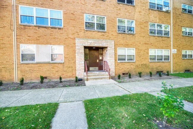Building Photo - 1959 W Hood Ave