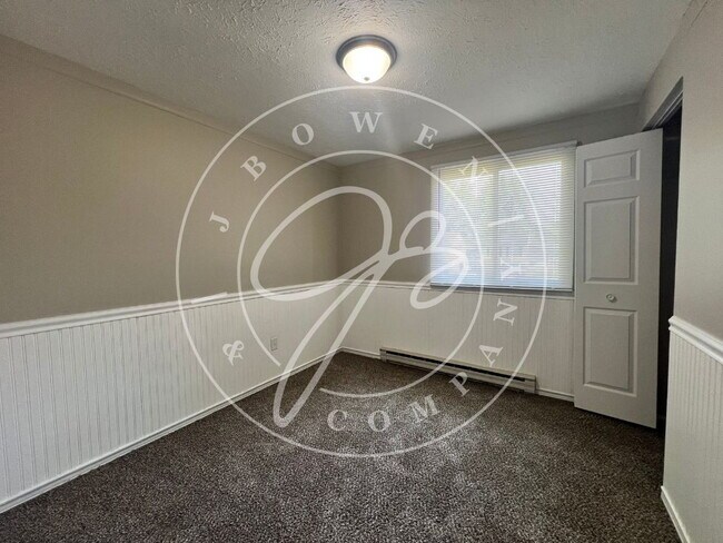 Foto del edificio - Completely updated 3 bedroom home with fin...