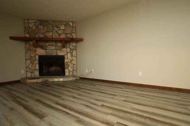 Building Photo - 1307 Baytree DriveUnit H