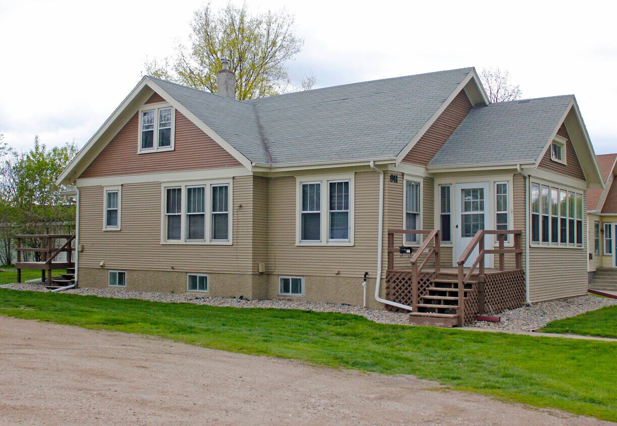 911 7th Ave, Brookings, SD 57006 House Rental in Brookings, SD