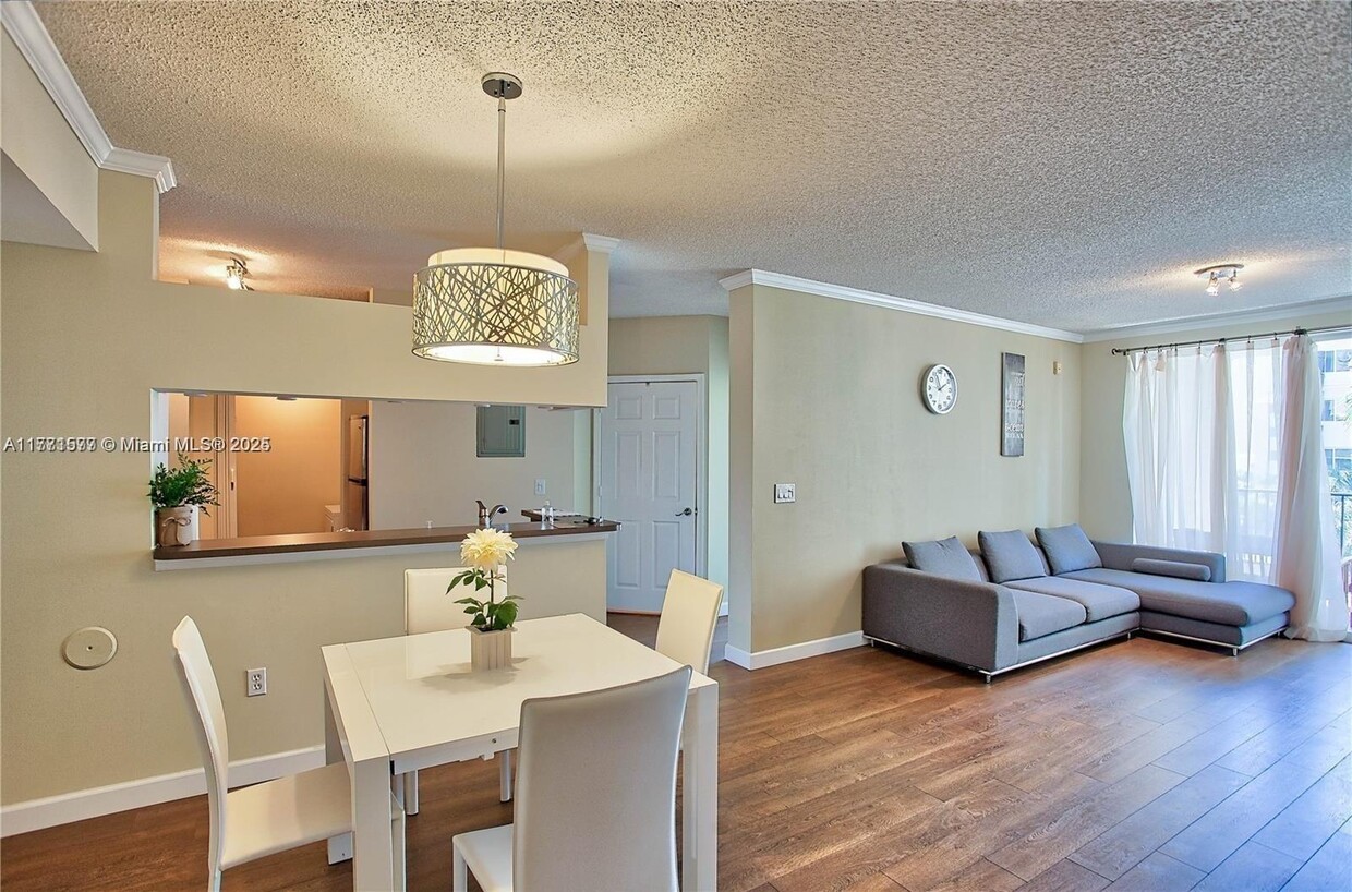 Foto principal - 17145 N Bay Rd